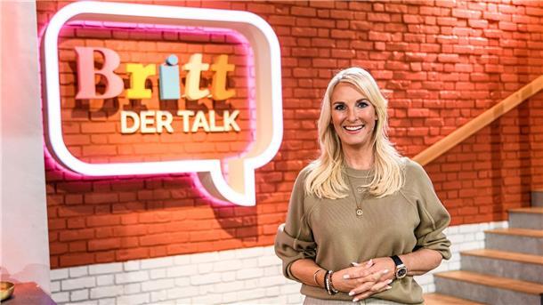 Moderatorin Britt Hagedorn in der Kulisse ihrer Sendung „Britt - Der Talk“.