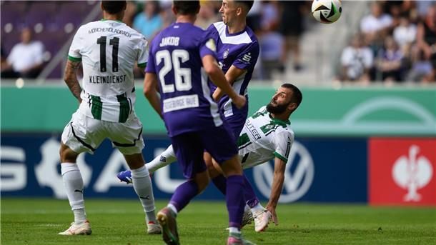 Mönchengladbach nach Rückstand in Aue noch sicher weiter Mönchengladbachs Franck Honorat (r) erzielt das Tor zum 1:1.