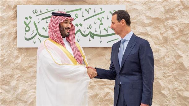 Assad bei Arabischer Liga: Wiedersehen mit alten Freunden Mohammed bin Salman (l), Kronprinz von Saudi-Arabien, empfängt Syriens Präsidenten Baschar al-Assad.