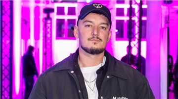 Montez ist in den Album-Charts auf dem ersten Platz.