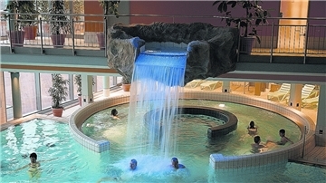 Moor-Therme in Bad Bederkesa: Die kühlere Wassertemperatur erhitzt die Gemüter.