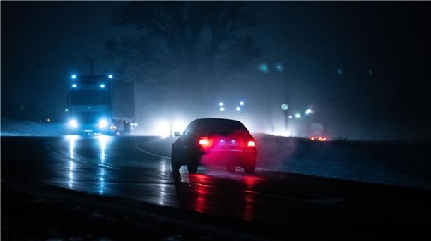 Eisige Nächte in Deutschland Morgendlicher Berufsverkehr im baden-württembergischen Rottweil. In der Nacht auf Donnerstag krachte es vielerorts auf den Straßen.