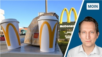 Zwei McDonals Trinkbecher und eine Tüte stehen auf einem Kasten. Rechts daneben ist der Kopf des Autors zu sehen.  