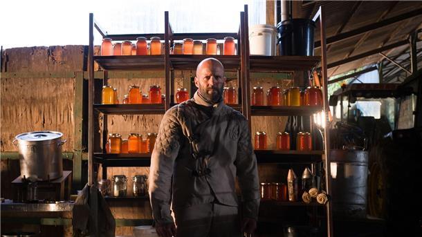 Mr. Clay (Jason Statham) in einer Szene des Films „The Beekeeper“.