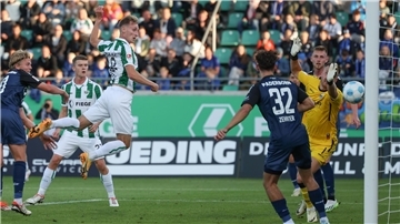 Münsters Mees trifft zum 1:0.