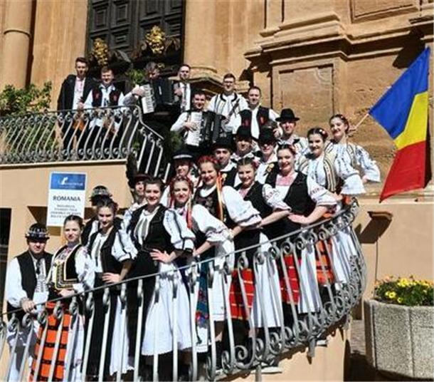 Das Beeke-Festival beginnt mit einer 70er-Jahre-Party Mugurelul Student gehören zu den Gruppen, die in Scheeßel für Furore sorgen werden.