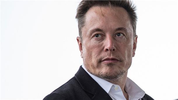 Ein Jahr nach Twitter-Übernahme: X mit starkem Wertverlust Multimilliardär Elon Musk versucht verstärkt, die Werbe-Lücke mit Abo-Einnahmen aufzufüllen.