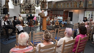 Musik und szenische Erzählungen zur Geschichte prägten die „Nacht der Acht“ in der Langwarder „History-Kirche“.