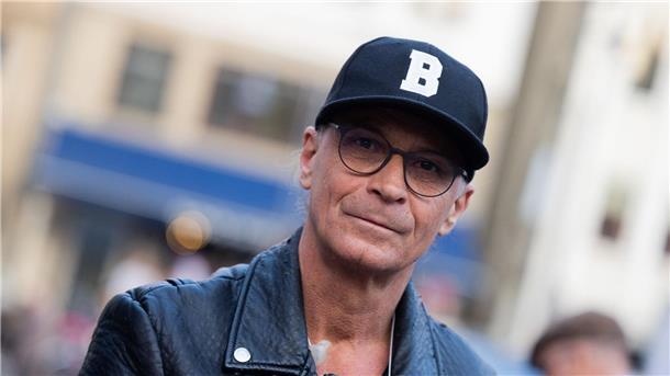 Musiker Peter Brings hat nichts dagegen, wenn Klimaaktivisten seine Band beim Spielen unterbrechen.