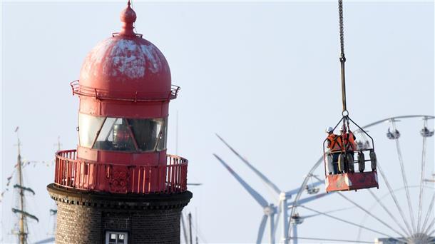 Turm mit roter Kuppel