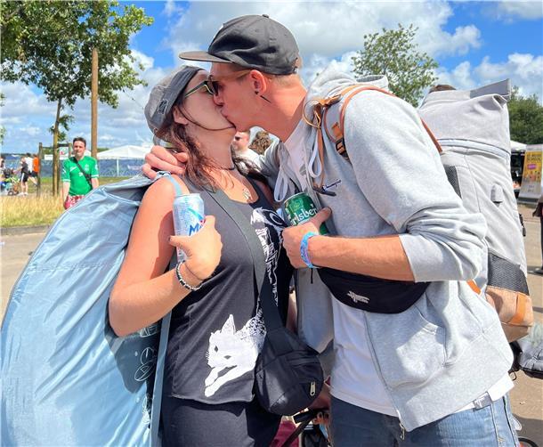 Deichbrand 2023: Das sind die verliebtesten PAARE auf dem Festival (Fotos) Muss Liebe schön sein ...