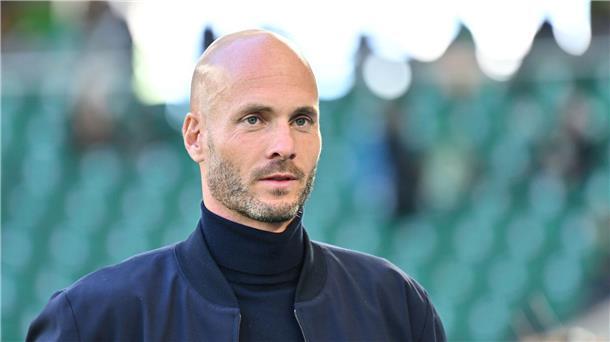 Die Probleme des VfL Wolfsburg: Mehr als nur der Trainer Muss sich nach der vierten Niederlage nacheinander Gedanken machen: Wolfsburgs Trainer Paul Simonis
