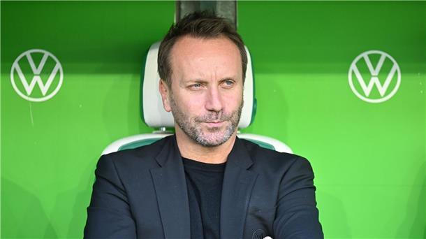 Schindzielorz vermeidet Diskussion: „Kein Trainerthema“ Muss viel nachdenken: VfL Wolfsburgs Sportchef Sebastian Schindzielorz