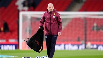 Musste seine erste Niederlage als Coach der englischen Nationalmannschaft hinnehmen: Interimstrainer Lee Carsley.