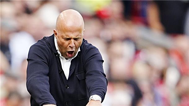 Wirtz-Wende in Frankfurt? - Liverpool kommt zum Krisenduell Musste zuletzt vier Niederlagen in Serie einstecken: Liverpools Trainer Arne Slot. (Archivbild)