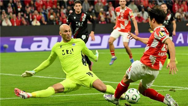 Henriksen rotiert kräftig – Mainz siegt in Europa weiter Mutiger Auftritt: Gästekeeper Karacic war immer wieder gefordert.