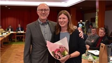 Nach 20 Jahren übergibt Harald Michaelis (SPD) den Ratsvorsitz von Beverstedt an Claudia Suhr (SPD).