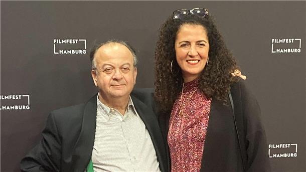 Filmfest Hamburg eröffnet - Festivalleiter sagt Tschüss Nach 21 Jahren verlässt Leiter Albert Wiederspiel die Bühne des Festivals. Seine Nachfolgerin ist Malika Rabahallah (r).