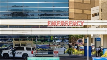 Nach Angaben der Polizei wurden zwei Krankenhausmitarbeiter in Dallas erschossen.