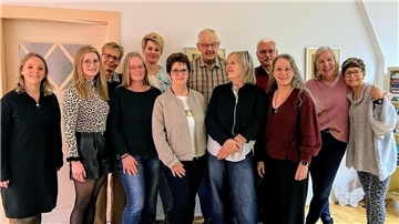 Nach dem Abschluss (von links): Verena Hilker (Koordinatorin und Kursleitung), Janina Holitschke-Kirsch, Bärbel Dettmar, Antje Hesse, Anne Landwehr, Monika Fitschen, Hermann Hanekamp, Gabi Azimi, Wilfried Scherer, Susanne Gerhardt, Claudia Rüdiger und Sina Wunsdorf.