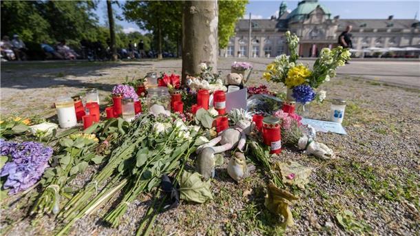 Hauptverdächtiger nach Angriff in Bad Oeynhausen in U-Haft Nach dem Angriff in Bad Oeynhausen bekunden Menschen ihre Anteilnahme.