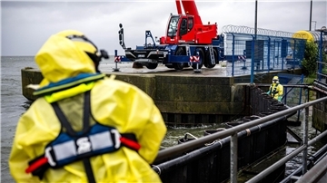 Nach dem Austritt von Tausenden Litern Diesel ist die Öl-Bekämpfung in Cuxhaven nun vorerst abgeschlossen.