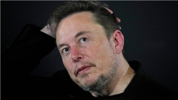Nach dem Plan von 2018 konnte Elon Musk in zwölf Schritten Aktienoptionen mit einem maximalen Wert von damals bis zu 55,8 Milliarden Dollar bekommen, wenn Börsenwert und Geschäftszahlen von Tesla mit bestimmten Mindestwerten wachsen.