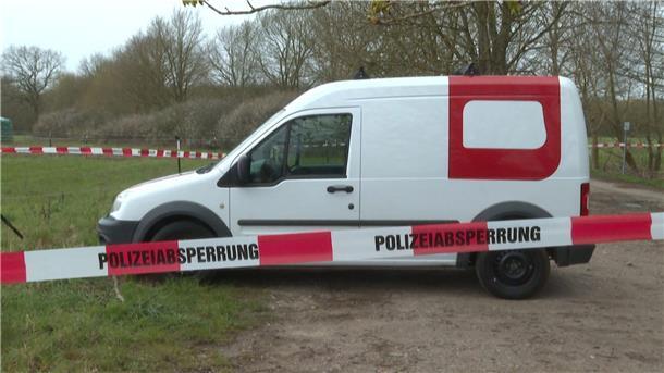 Große Fahndung - Trio raubt Geldtransporter in Lübeck aus Nach dem Überfall flohen die drei Männer mit einem weißen Kastenwagen.