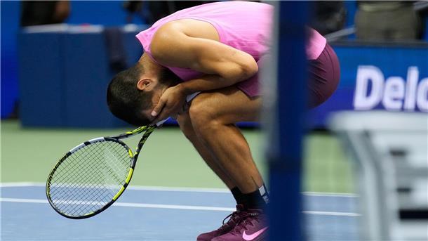 Nach dem verwandelten Matchball wurde Alcaraz emotional.