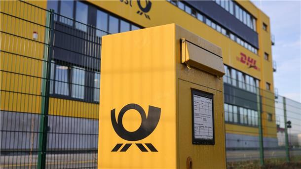 Weniger Zeitdruck für Post: Ministerium legt Vorschlag vor Nach dem Vorschlag des Bundeswirtschaftsministeriums soll die Post bei der Beförderung von Briefen mehr Zeit bekommen.