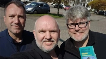 Drei Wahlkandidaten: (von links) Sascha Schuster (BIW), Dieter Neuhoff (CDU) und Claas Schott (Grüne) 
