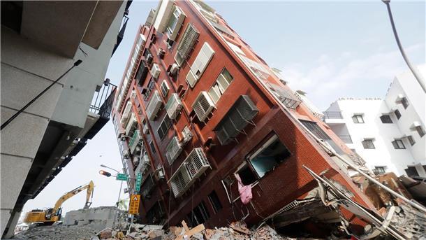 Vermisstensuche läuft nach schwerem Beben in Taiwan Nach den Erdstößen warnten neben Taiwan auch China, Japan, und die Philippinen vor Tsunamis.