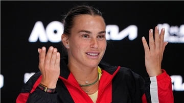 Nach den jüngsten Dopingfällen im Tennis ist Aryna Sabalenka nach eigenen Angaben vorsichtiger geworden.