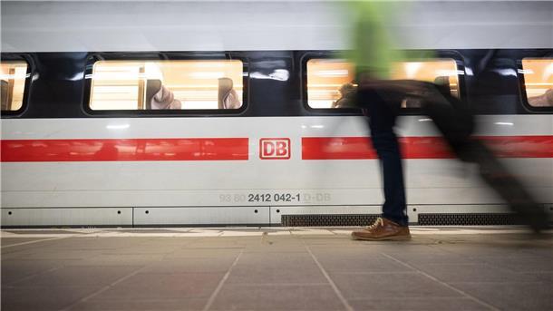 Angebot abgelehnt - Bahn-Tarifkonflikt spitzt sich zu Nach der Ablehnung des Angebots durch die EVG bereitet sich die Bahn vorsorglich auf Warnstreiks vor.