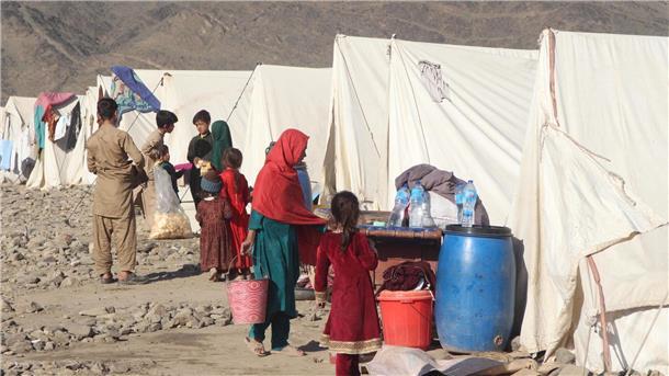 Nach der Machtübernahme der Taliban waren Hunderttausende Afghaninnen und Afghanen nach Pakistan geflüchtet. Nun kehren viele wieder zurück, auch weil Pakistan Massenabschiebungen angekündigt hat.
