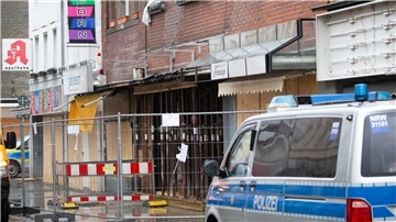 Nach der schweren Explosion in Eschweiler hat die Polizei einen tatverdächtigen Mann festgenommen.