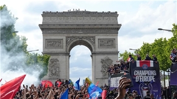 Nach der Siegesfeier des PSG in Paris kommt es erneut zu Ausschreitungen.