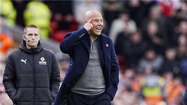 Liverpool im Krisenmodus: „Natürlich ist man besorgt“ Nach der vierten Niederlage in Serie steckt Trainer Arne Slot mit dem FC Liverpool in der Krise.
