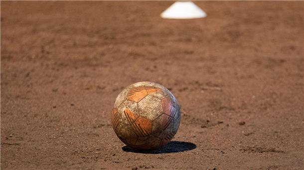 Schlägerei bei Fußballturnier: Spieler für hirntot erklärt Nach einem Jugend-Fußballturnier ist es zu einer Schlägerei gekommen.