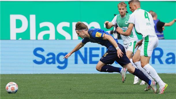 Kiel feiert in Fürth den ersten Saisonsieg Nach einem starken Konter erzielte Jonas Therkelsen (links) die Führung für Kiel.