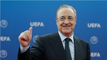 Bericht: Real bereitet Milliarden-Klage gegen UEFA vor Nach einem weiteren juristischen Erfolg im Streit mit der UEFA um die Super League will Real Madrid unter Club-Präsident Florentino Pérez Schadensersatz geltend machen.