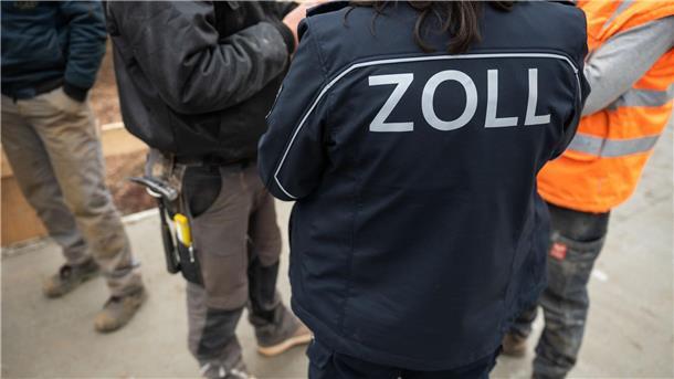 Nach einer bundesweiten Razzia haben die Zollbehörden mehr als 800 Ermittlungsverfahren wegen Schwarzarbeit und illegaler Beschäftigung eingeleitet. (Archivbild)
