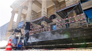 Nach einer Farbattacke auf den niedersächsischen Landtag im September 2024 hat die Staatsanwaltschaft Hannover Anklage gegen einen 24-Jährigen erhoben. (Archivbild)