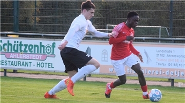 Nach einer Stunde Spielzeit markierte Louis Helwig (links) den 1:1-Ausgleich für die Gastgeber.