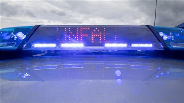 Nach einer Verkehrsunfallflucht in Butjadingen hofft die Polizei auf Zeugenhinweise (Symbolbild).