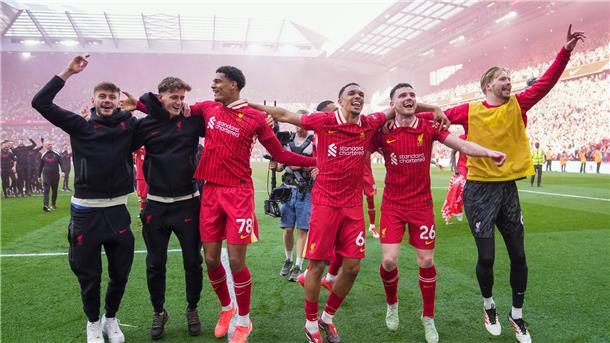 Selfie-Jubel und Tränen in Anfield: Liverpool ist Meister Nach Liverpools 5:1 gegen Tottenham feierten die Spieler die Meisterschaft ausgelassen mit den Fans.