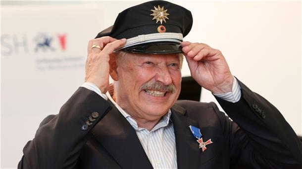 Nach mehr als 40 „Tatort“-Folgen ist Axel Milberg Ehrenkommissar der schleswig-holsteinischen Landespolizei.