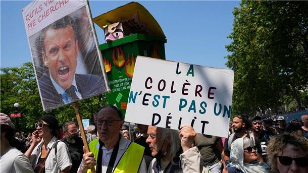 Umstrittene Rentenreform in Frankreich tritt in Kraft Nach monatelangen teils gewaltsamen Protesten tritt die Rentenreform in Frankreich heute nahezu geräuschlos in Kraft.