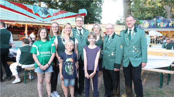 Festumzug ist der Höhepunkt des Albstedter Schützenfestes  Nach zwei Jahren Pause hat der Albstedter Schützenverein wieder ein neues Königshaus. Foto: Kistner