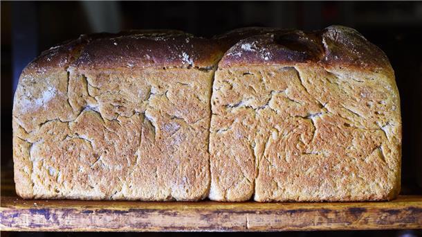 Backhandwerk auf dem Rückzug - Doch die Brotindustrie wächst „Nachts muss gebacken werden“ - nicht jede Arbeit lässt sich auf den Tag verschieben. (Archivbild)